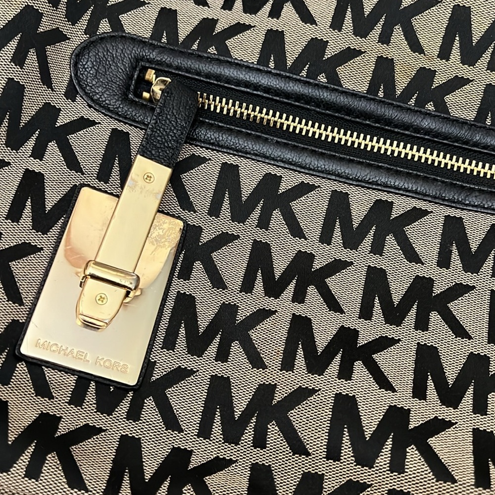 Michael Kors purse - Picture 2 of 10
